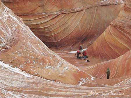 photographers at the wave at coyote buttes